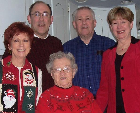 100_3372.JPG - Pam, Mark, Norm & Louann with Mom.