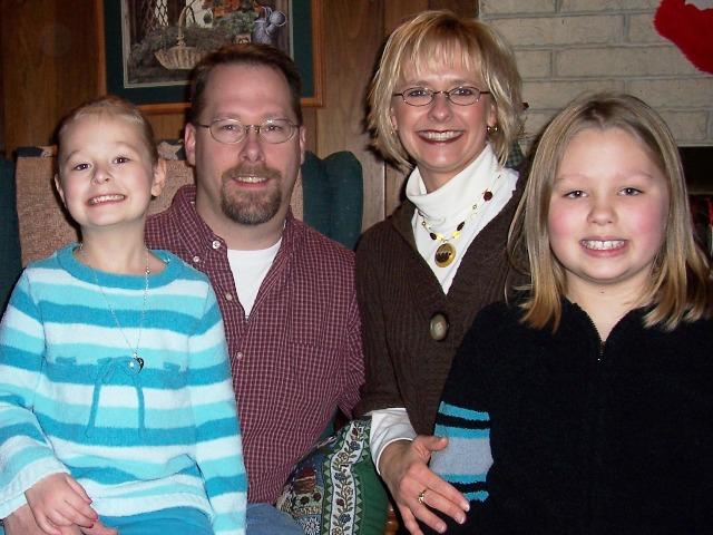 100_3377.JPG - Sydney, Don, Joy & Kaitlyn.