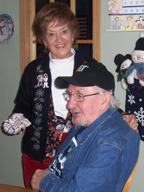 100_3436.JPG - Sharon & Chet.  (... not sure what Sharon was about to do with that rag...)