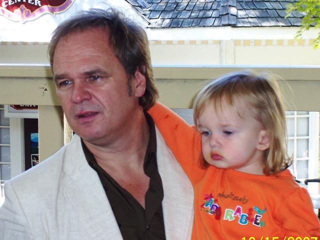 100_3235.JPG - Here's Jeff Easter and daughter Maura Grace.