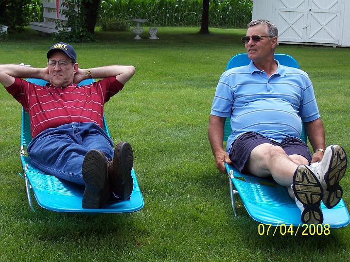 100_3804.JPG - Mark and Randy relaxing.