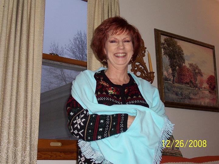 100_4359.JPG - Pam with her new long scarf.