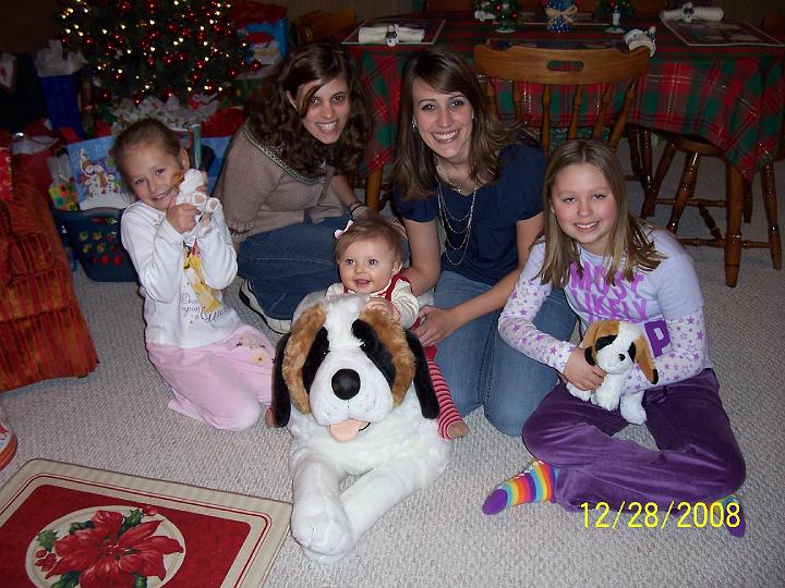100_4392.JPG - Sydney, Robin, Gina, and Kaitlyn with Macie.
