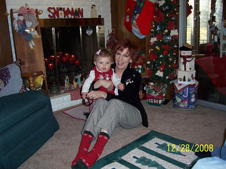 100_4396.JPG - Macie and Granny.