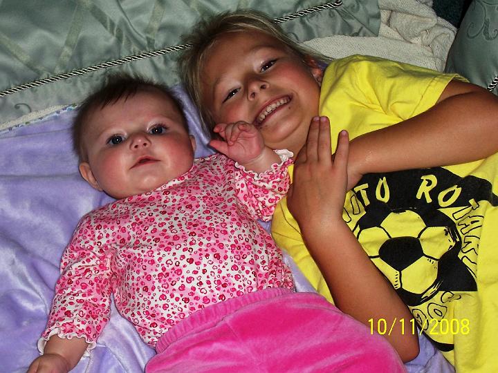 100_4074.JPG - Macie and Sydney.