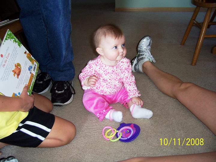 100_4076.JPG - Macie showing how she can sit up!