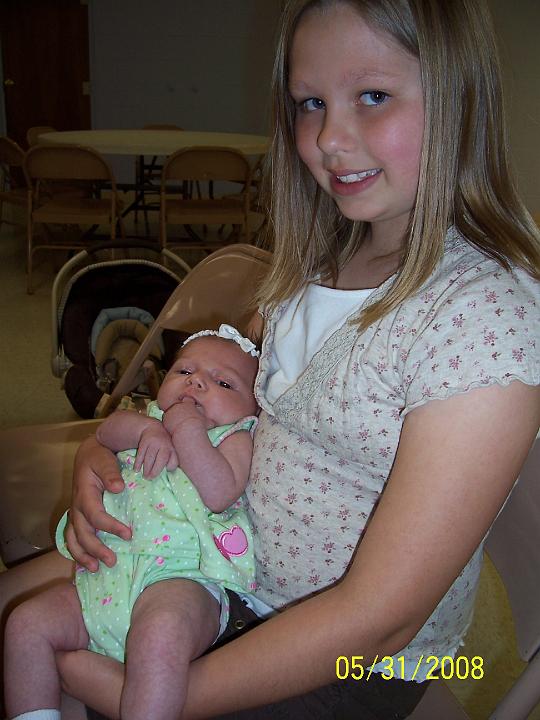 100_3679.JPG - Macie with cousin Kaitlyn.