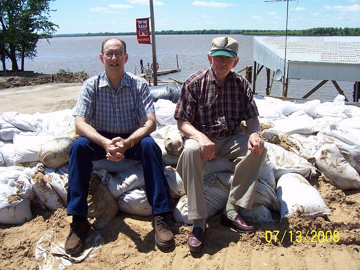 100_3826.JPG - Mark and Chet near the Oquawka marina.