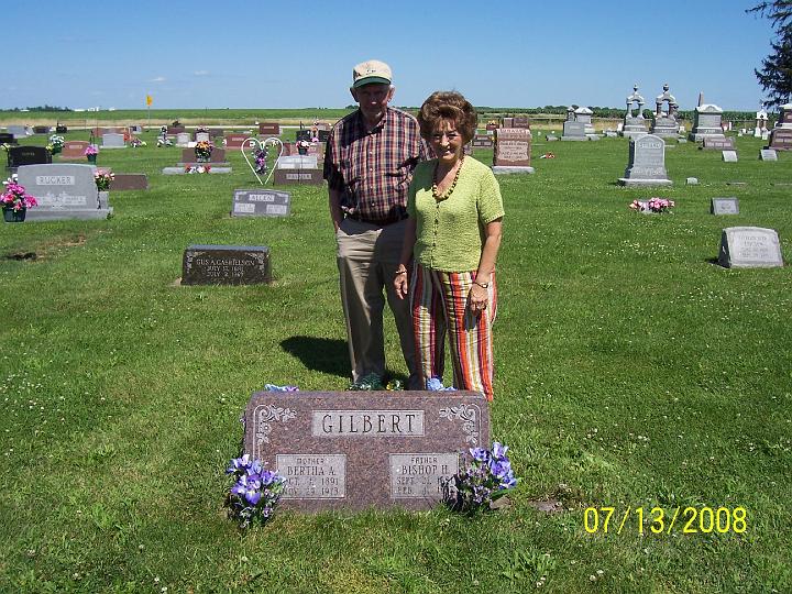 100_3830.JPG - The gravesite of Chet's parents, near Terre Haute, Illiinois.