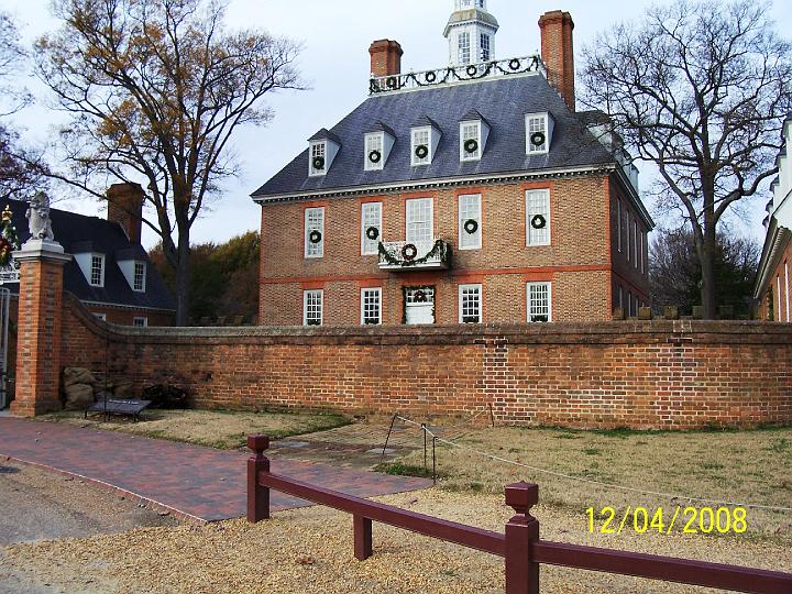 100_4220.JPG - The governor's mansion.