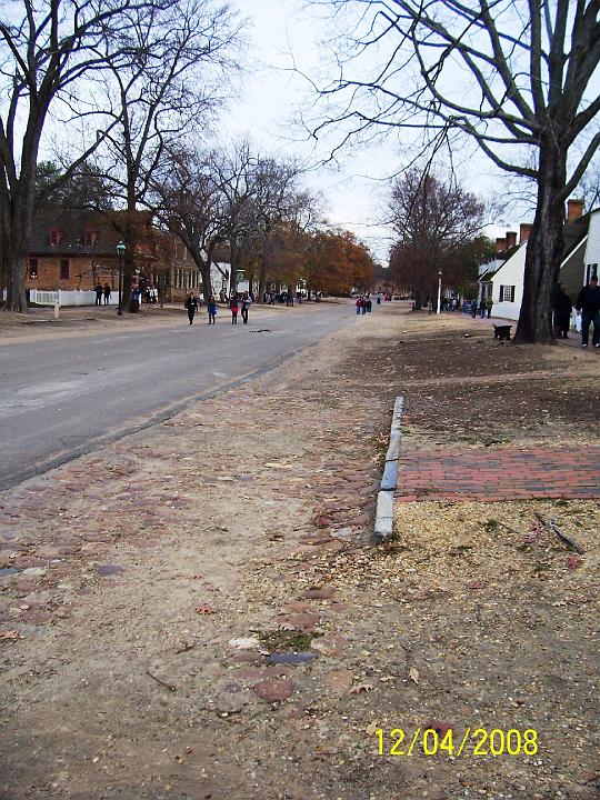 100_4245.JPG - One of the tourist streets in Williamsburg.