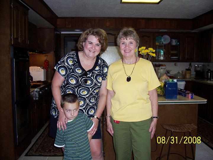100_3896.JPG - Nolan, Jennifer and Lori.