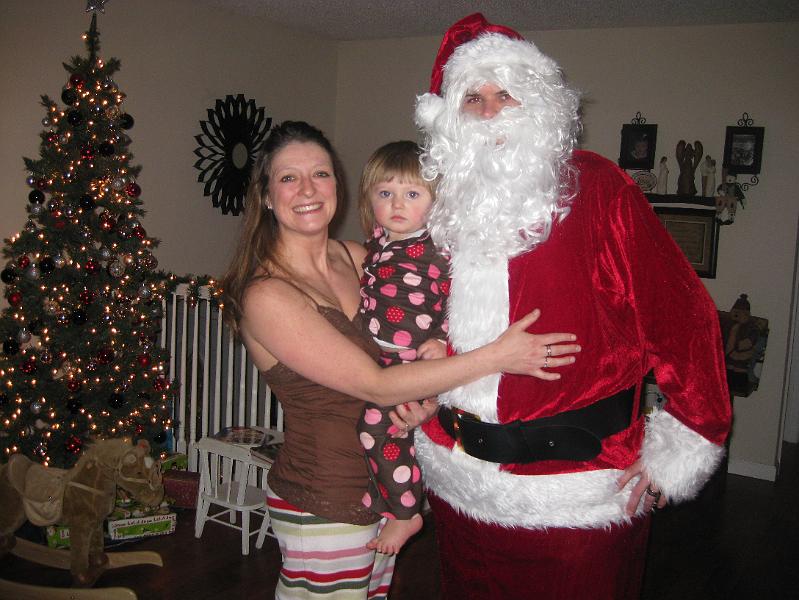 IMG_1302.JPG - On the morning of Christmas eve, Santa Trevor paid a visit to Macie and Misty.