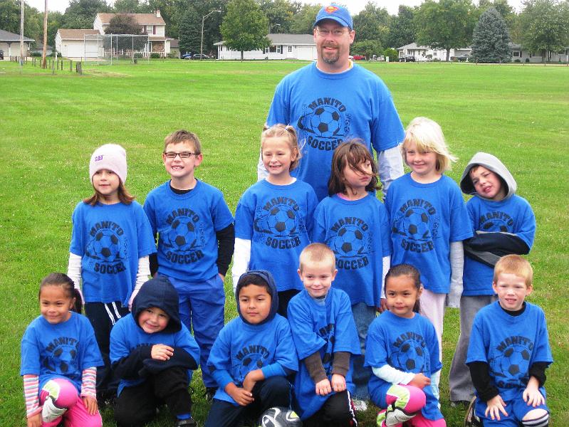 IMG_1027.JPG - The Blue team ready for their game.