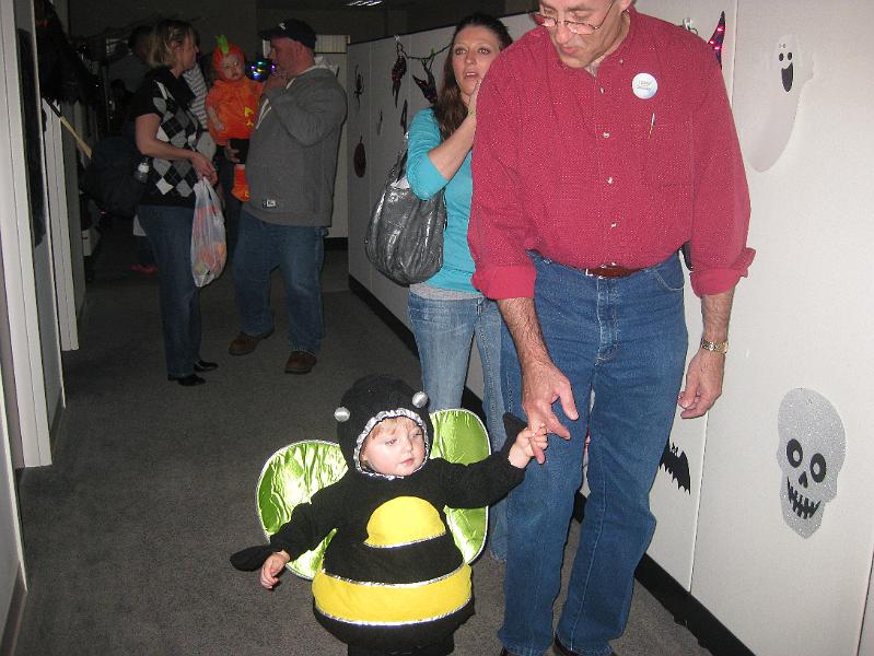 IMG_1116.JPG - OK, on to the next cubicle for some more honey ... er ... candy!