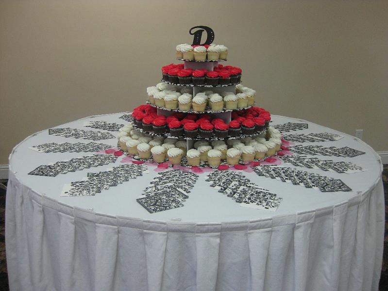IMG_0643.JPG - The wedding cupcakes!