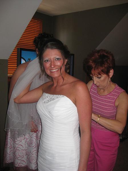 IMG_0665.JPG - Misty getting her last-minute preparations