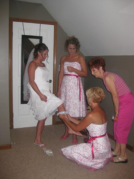 IMG_0673.JPG - OK, the garter is the last thing ... isn't it?