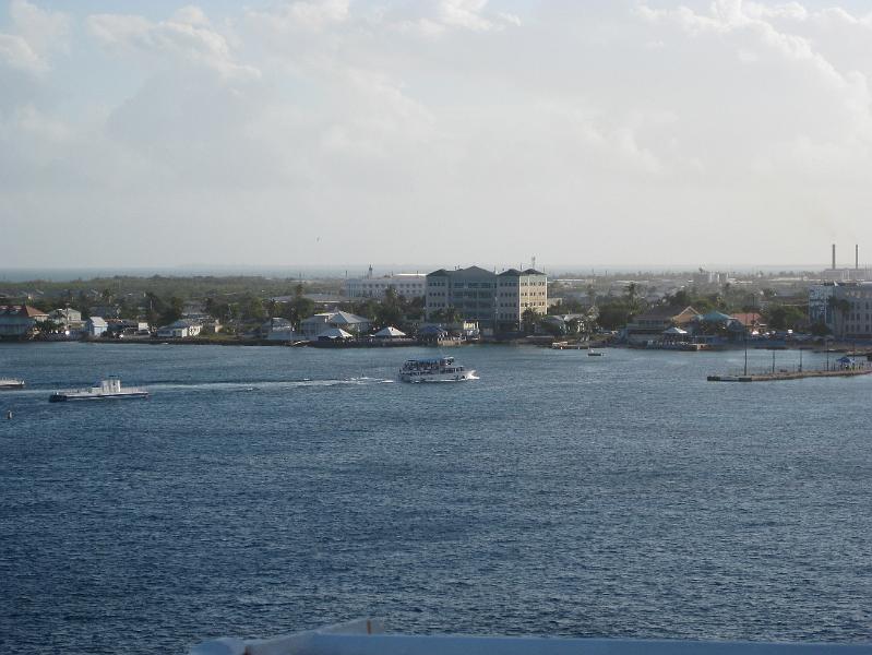 IMG_0074.JPG - Georgetown, Grand Cayman from the ship.