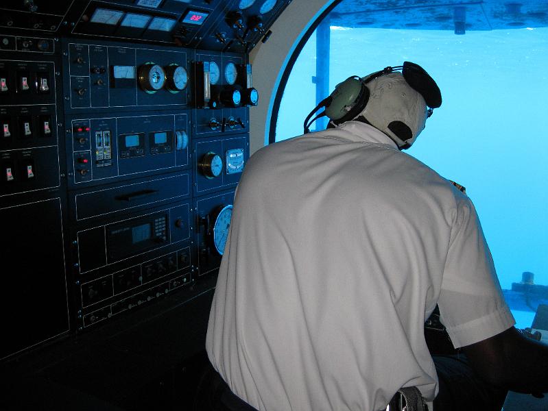 IMG_0095.JPG - Our submarine pilot.