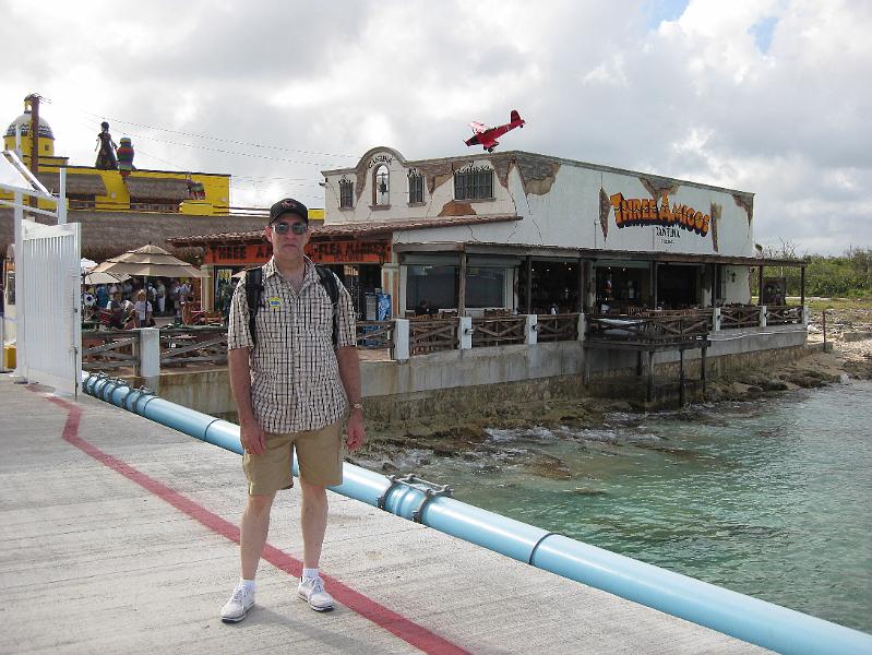 IMG_0120.JPG - Right off the dock are a number of bars and shops.