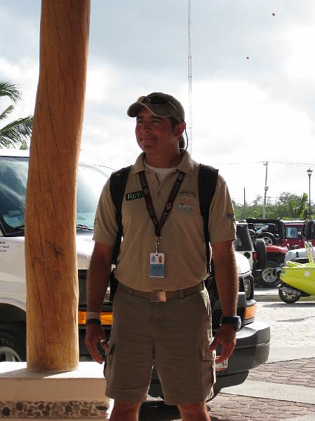 IMG_0129.JPG - This is Ruy, our other tour guide.