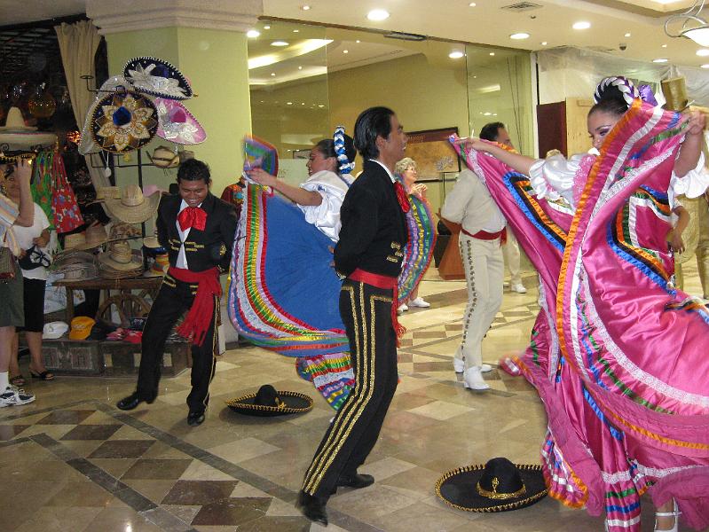 IMG_0156.JPG - The Mexican Hat Dance performed at a local mall (for the benefit of tourists, with a "tips" box nearby.)