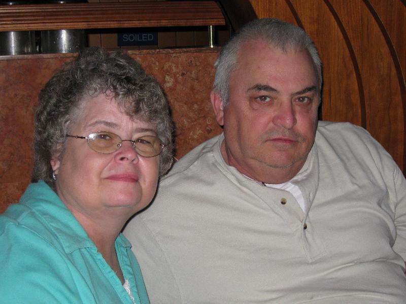 IMG_0190.JPG - Sandy and Terry, our tablemates at dinner each evening ...