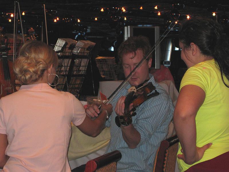 IMG_0204.JPG - Josh Singletary of the Tribute Quartet trying out Michaela Brown's fiddle.