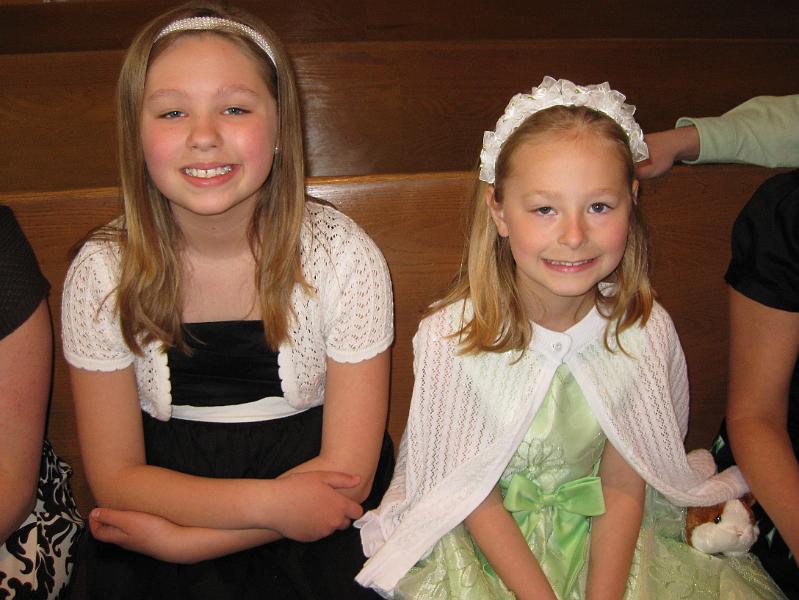 IMG_0377.JPG - Kaitlyn and Sydney.