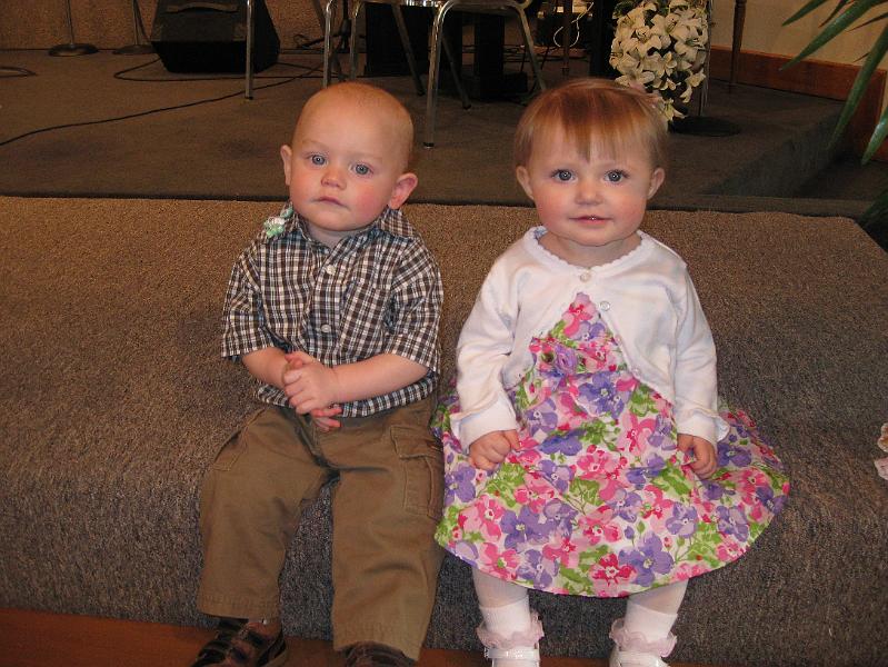 IMG_0378.JPG - Cousin (third cousin, or first cousin twice-removed, or second cousin once-removed ... aw, who knows?  He's related!) Ian and Macie.