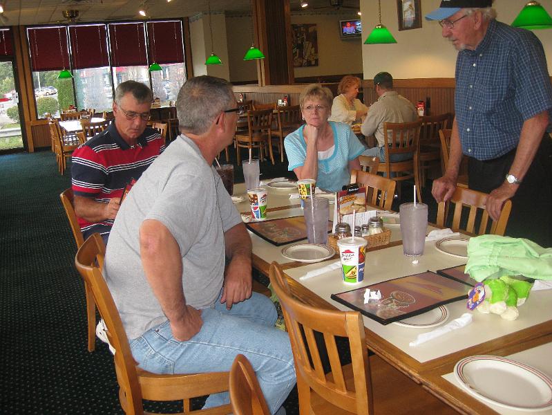 IMG_0915.JPG - Randy, Rick, Georgia and Chet were trying to decide what to order.