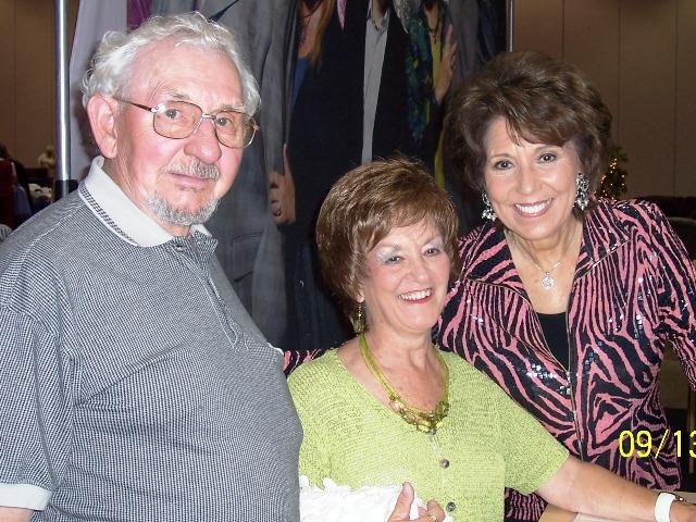 100_3050.JPG - Chet and Sharon with Connie Hopper.