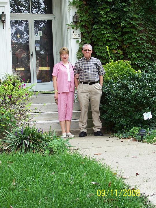 100_3961.JPG - Louann & Norm in front of some of the classic row houses near downtown Louisville.